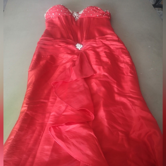 Prom dress - Picture 7 of 10